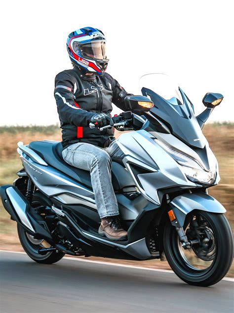 Honda Releases Redesigned Forza 350 Maxi.